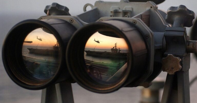 binoculars-67535_1280.jpg
